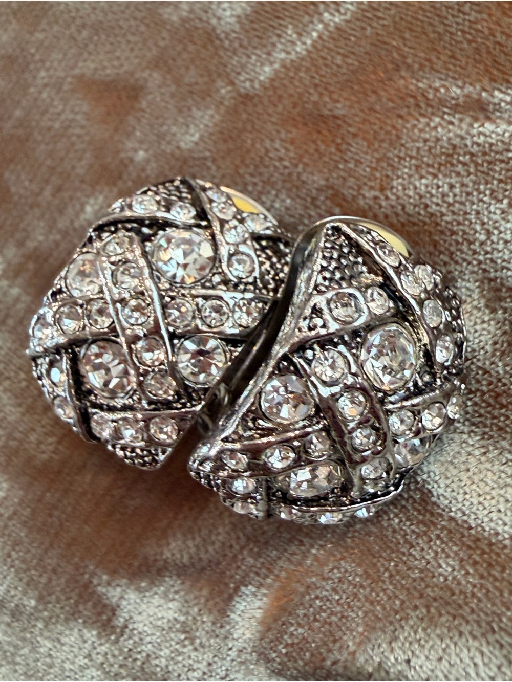 Crystal-Embellished Silver Knot Clip-On Earrings 910